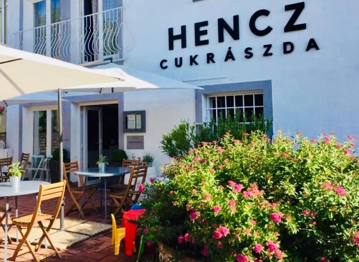 Hencz Vendeghaz Hotel Balatonakarattya Eksteriør billede